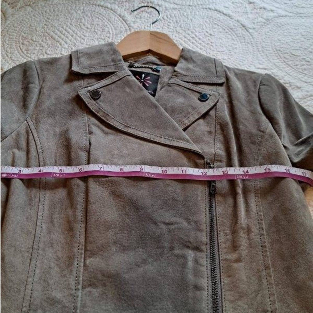Women's Suede Leather Taupe Jacket - Picture 4 of 11